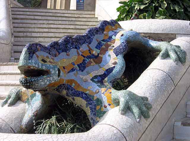 Imagen del dragón Pitón, de Gaudí, en el Park Güell de Barcelona / Canaan