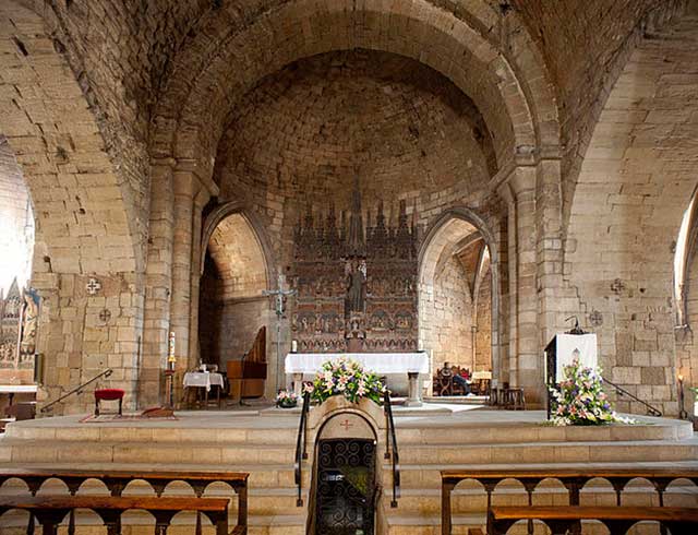 Altar Mayor de la Iglesia de Sant Llorenç (Lleida) con el retablo de Sant Llorenç / Pol Mayer